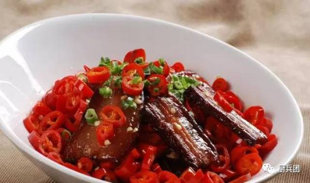 熱門暢銷菜品探秘，小巷美食秘境的誘人魅力