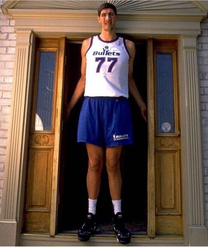 籃球比賽現(xiàn)場(chǎng)解說詞制作指南與技巧