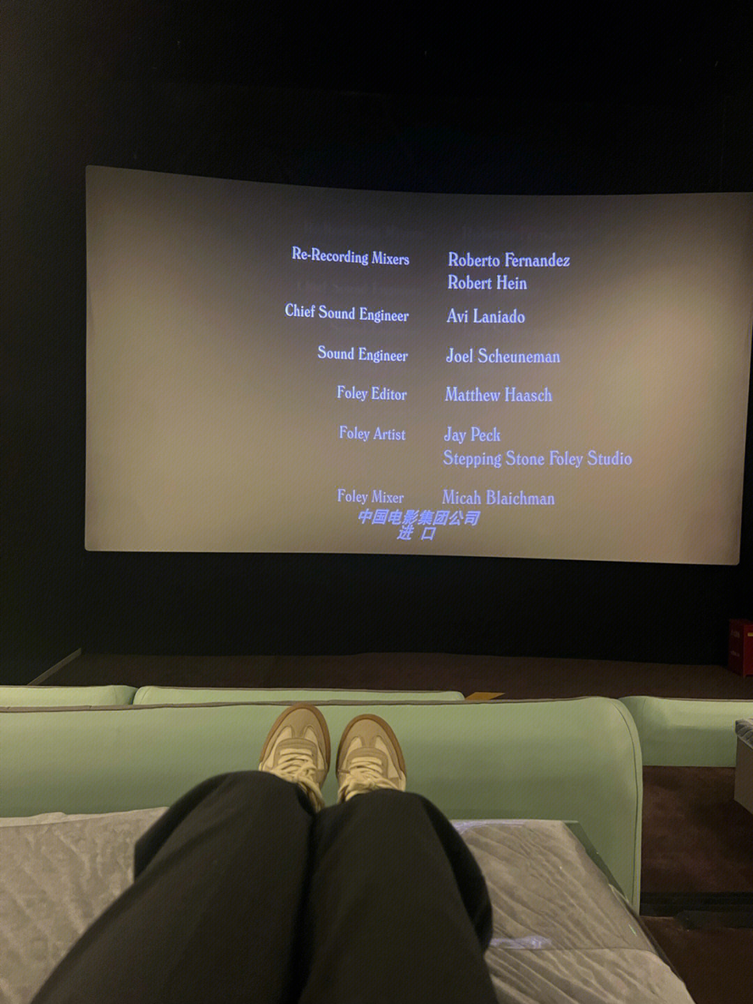 床上電影院與小巷深處的夢(mèng)幻觀影空間體驗(yàn)獨(dú)特觀影樂(lè)趣