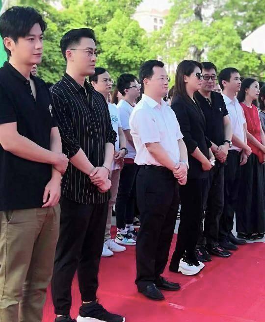 林峰最新動(dòng)態(tài)，陽(yáng)光下的溫馨日常