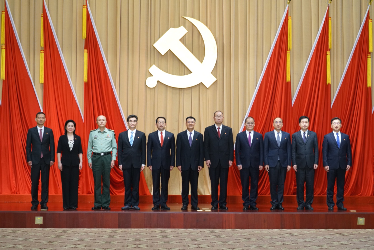 信陽(yáng)市委常委名單最新揭曉，小巷中的獨(dú)特風(fēng)味等你來(lái)探索之旅